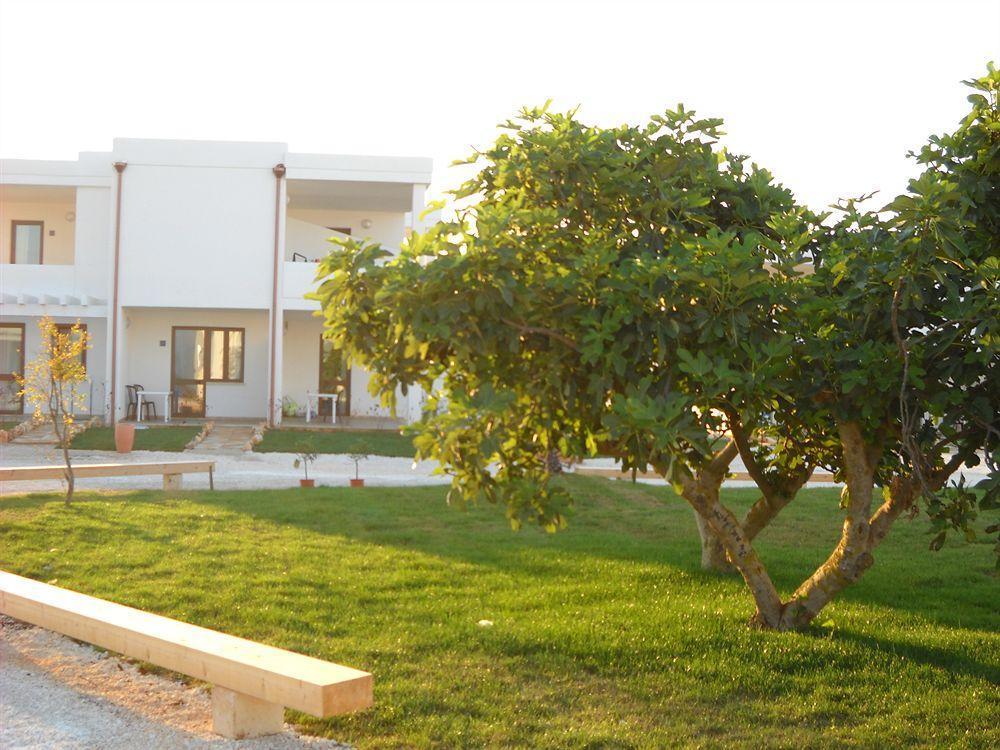 Torre Guaceto Resort Carovigno Buitenkant foto