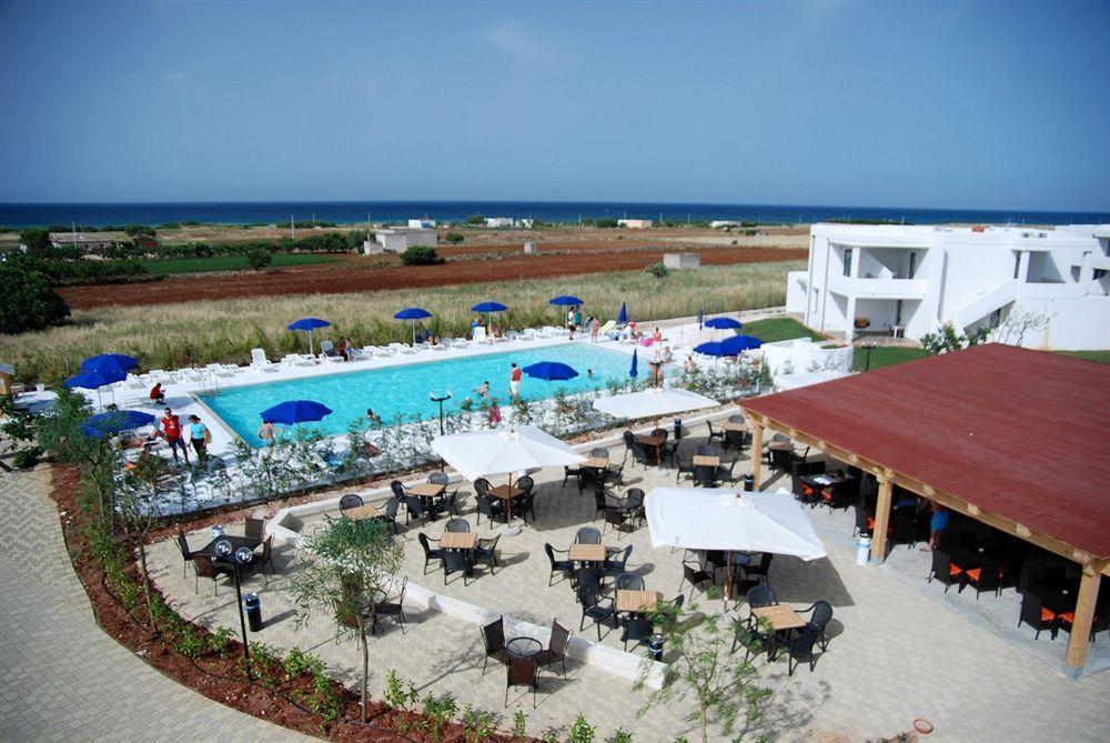 Torre Guaceto Resort Carovigno Buitenkant foto
