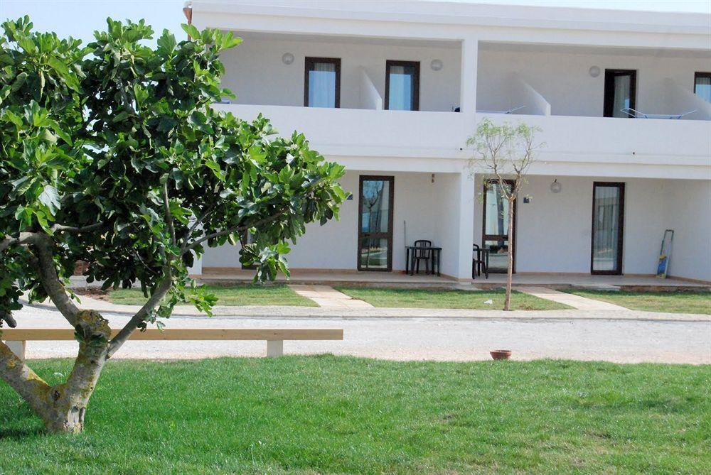 Torre Guaceto Resort Carovigno Buitenkant foto