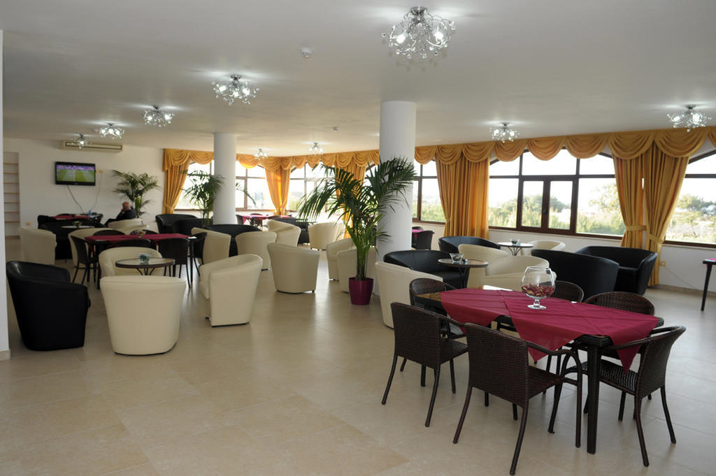 Torre Guaceto Resort Carovigno Buitenkant foto