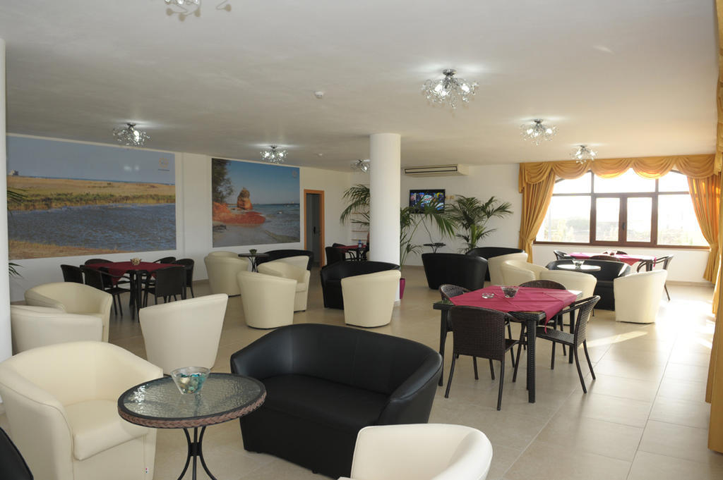 Torre Guaceto Resort Carovigno Buitenkant foto
